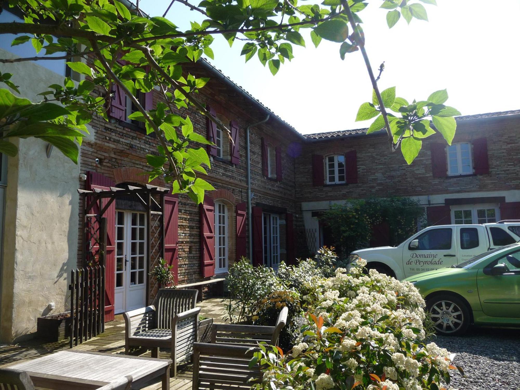 Logis Domaine De Peyrolade Bed & Breakfast Daux Bagian luar foto