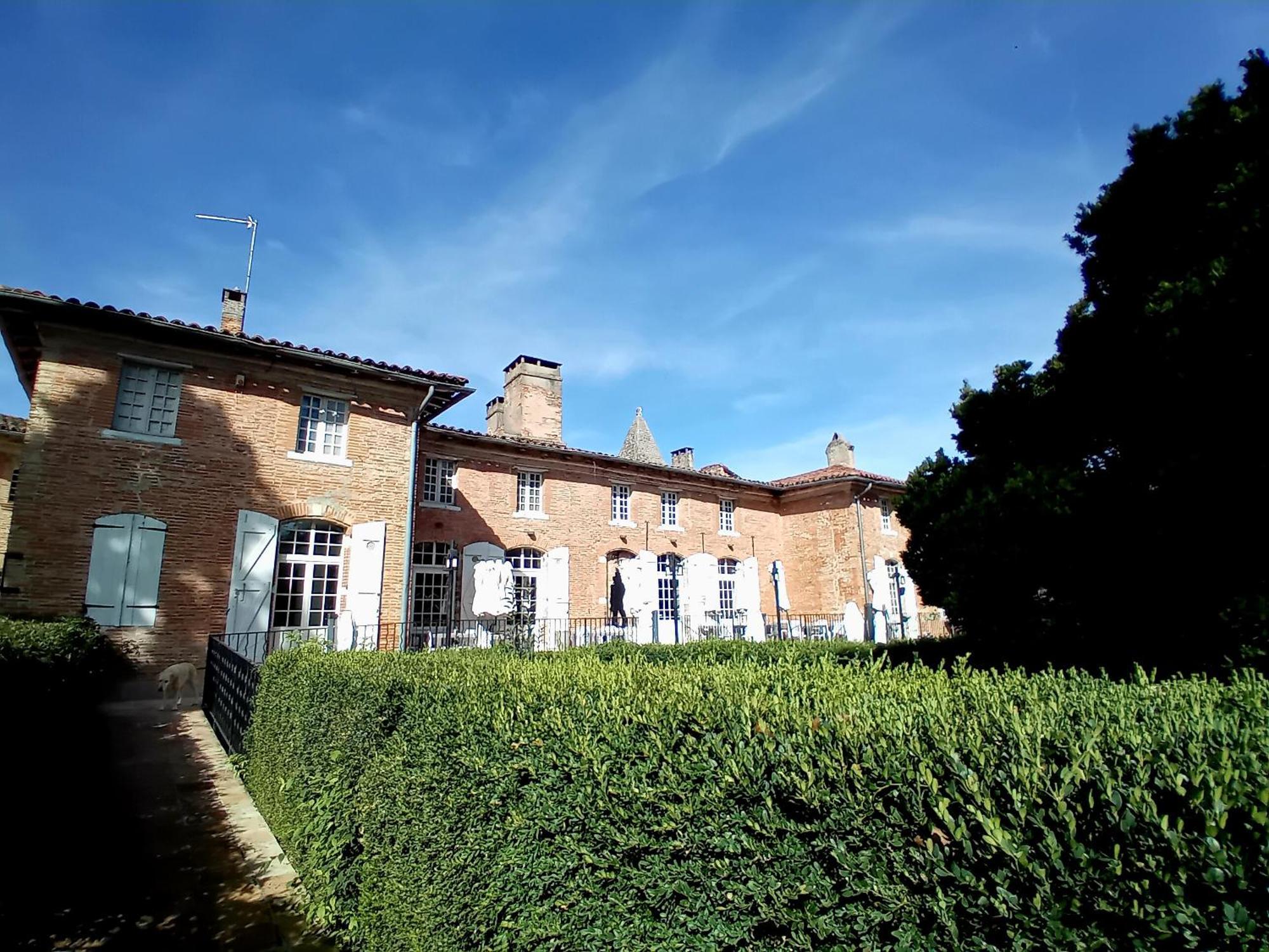 Logis Domaine De Peyrolade Bed & Breakfast Daux Bagian luar foto