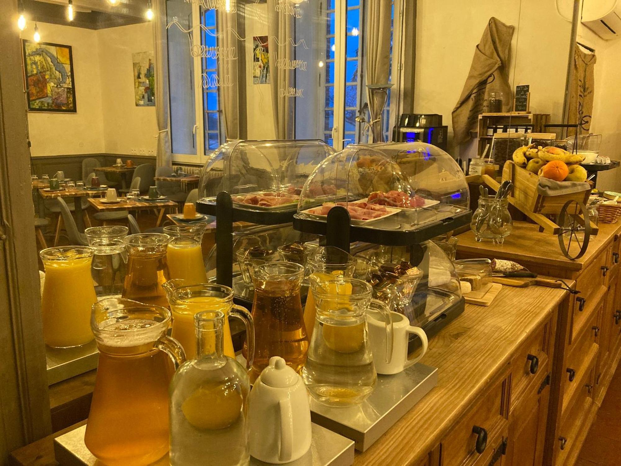 Logis Domaine De Peyrolade Bed & Breakfast Daux Bagian luar foto